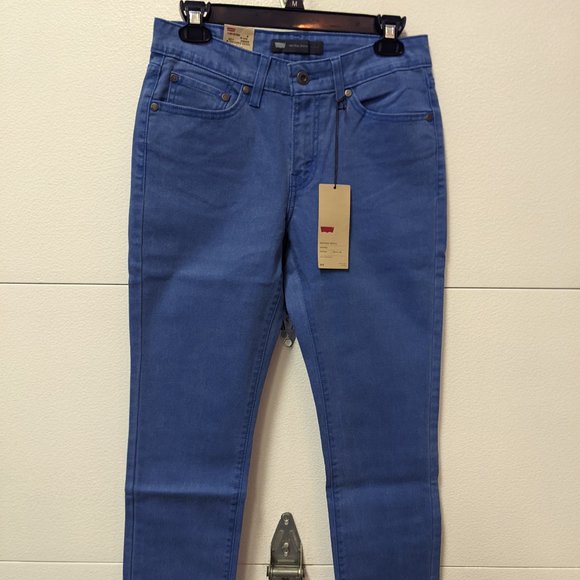 Levi's Women Jeans Mid Rise Skinny Petite NWT - Picture 1 of 2